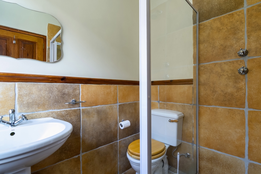 7 Bedroom Property for Sale in Zwaanswyk Western Cape
